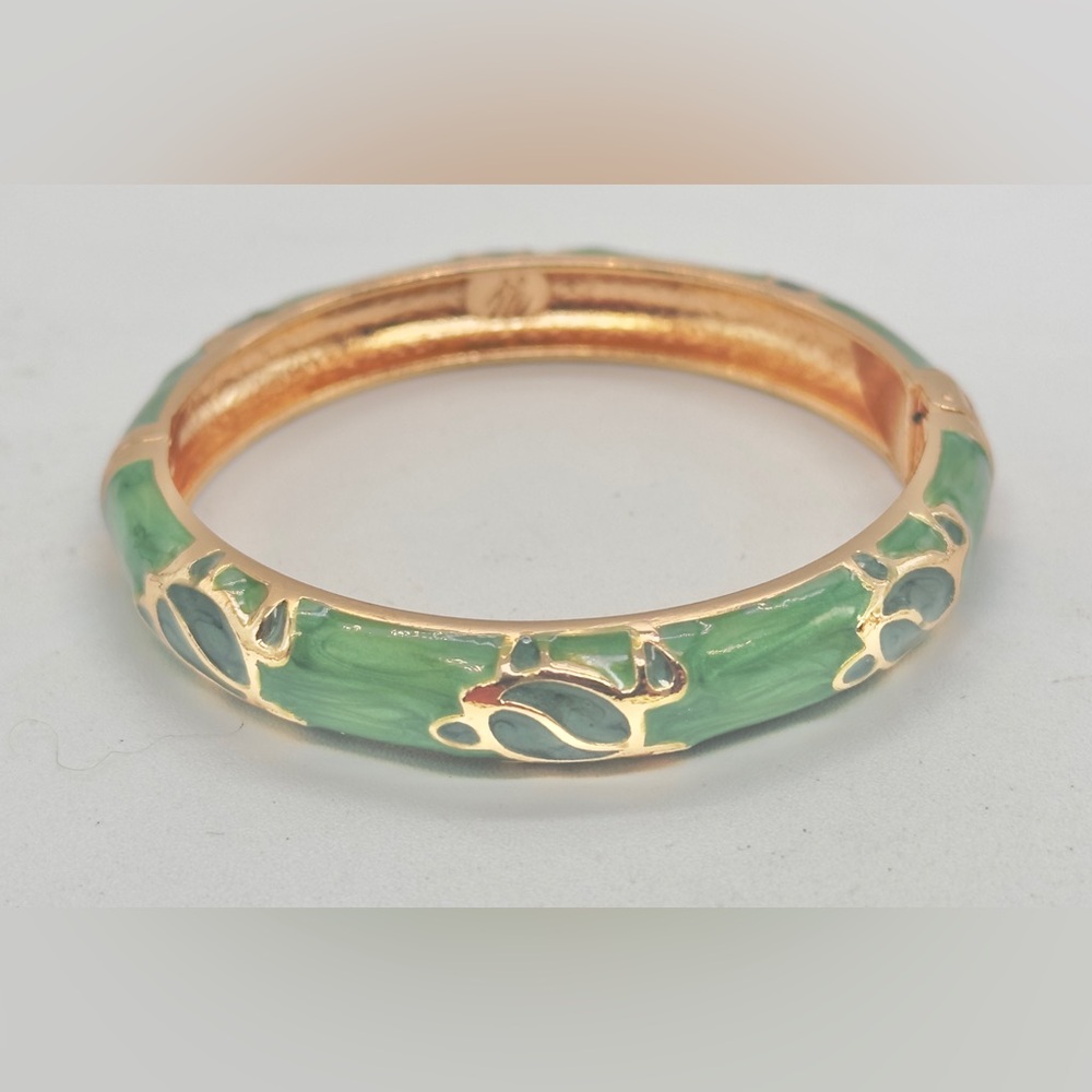 Jiu Long Xing Green Enamel Gold-Tone Bangle Bracelet Turtle Ocean Animal Hinge